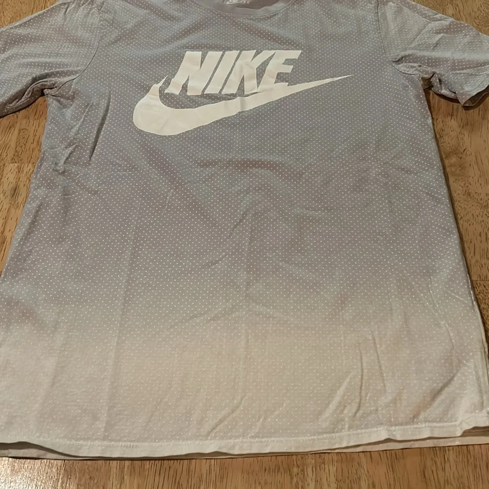 Nike tee - Picture 2 of 6